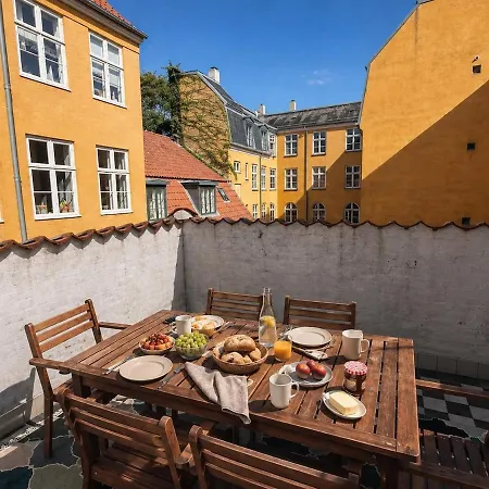 Spacious 3-floor Apartment, Nyhavn Rooftop Terrace *